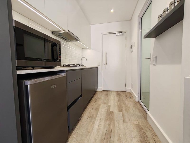 Apartment For Sale in Woodstock, Cape Town - Photo 4