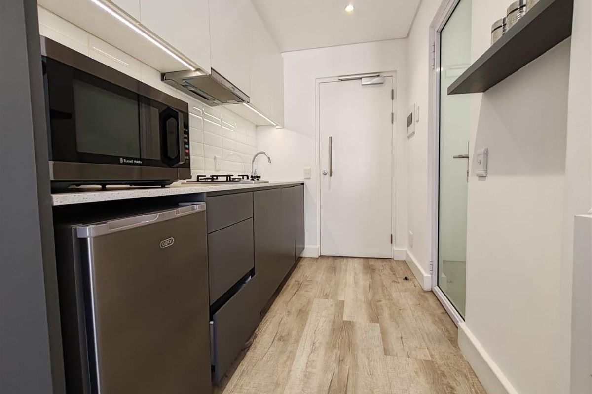 Apartment For Sale in Woodstock, Cape Town - Photo 4