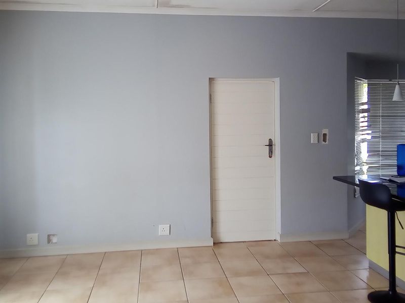 3 bedroom 2 bathroom townhouse for sale in Beacon Bay - Photo 6