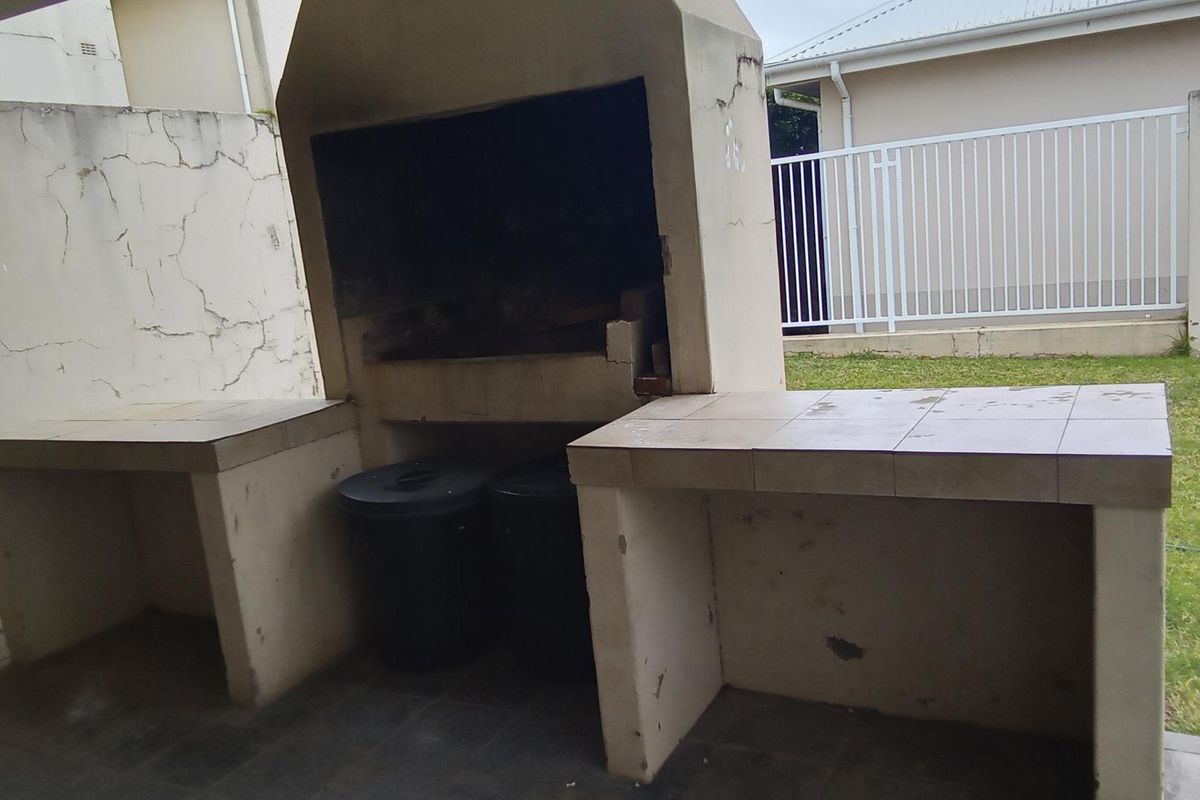 3 bedroom 2 bathroom townhouse for sale in Beacon Bay - Photo 3