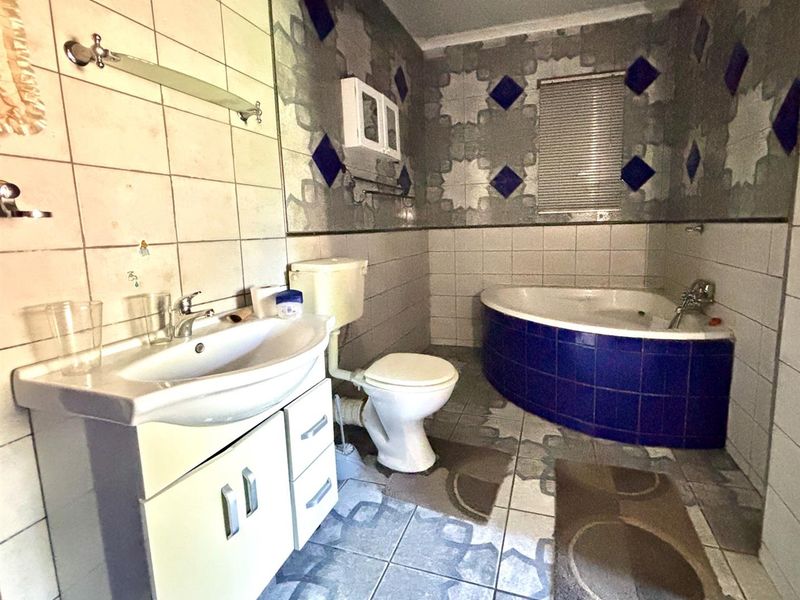 Beautiful family home for sale - Sasolburg - Photo 5