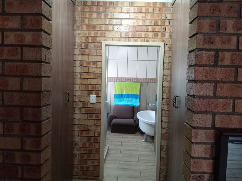 Spacious 3-Bedroom Family Home in a Sought-After Area - Photo 10