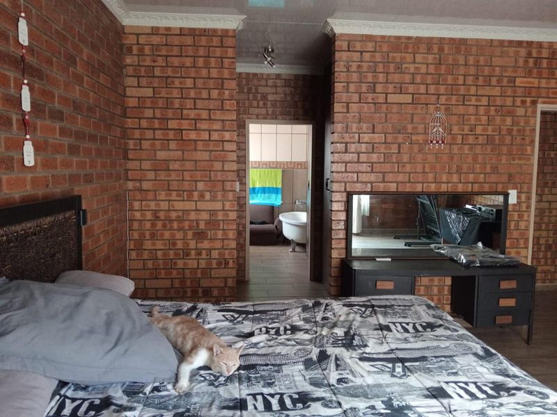 Spacious 3-Bedroom Family Home in a Sought-After Area - Photo 8