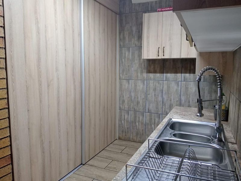 Spacious 3-Bedroom Family Home in a Sought-After Area - Photo 7