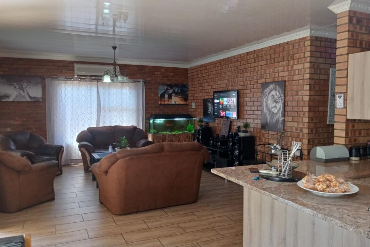 Spacious 3-Bedroom Family Home in a Sought-After Area - Photo 3