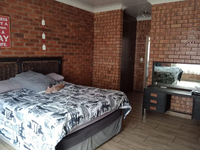 Spacious 3-Bedroom Family Home in a Sought-After Area - Photo 9