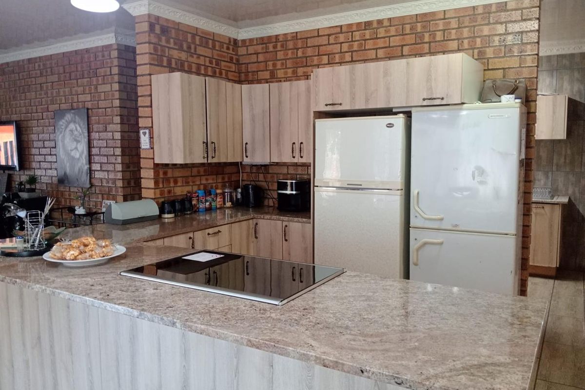 Spacious 3-Bedroom Family Home in a Sought-After Area - Photo 4