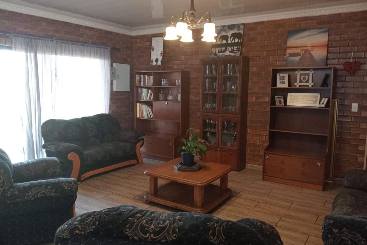 Spacious 3-Bedroom Family Home in a Sought-After Area - Photo 2