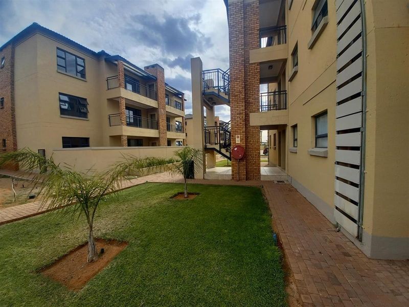 Apartment For Sale in Heuwelsig, Kimberley - Photo 1