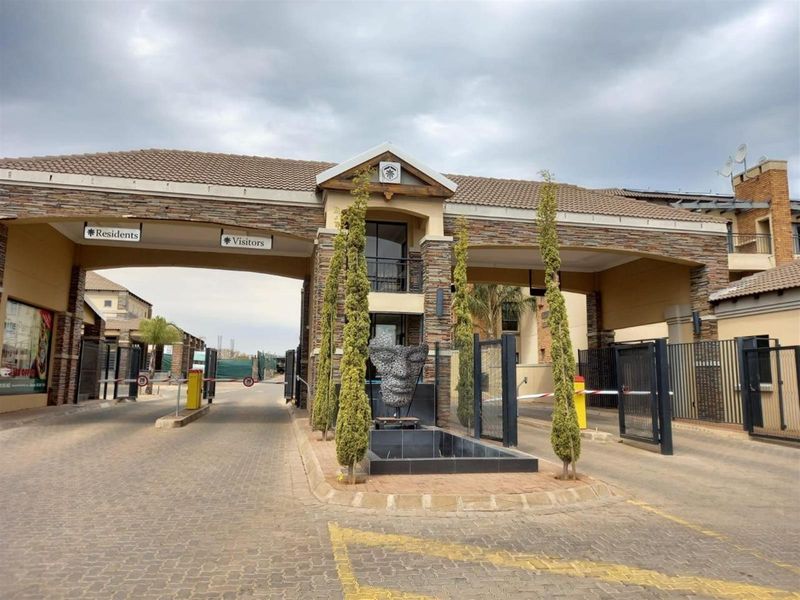 Apartment For Sale in Heuwelsig, Kimberley - Photo 2