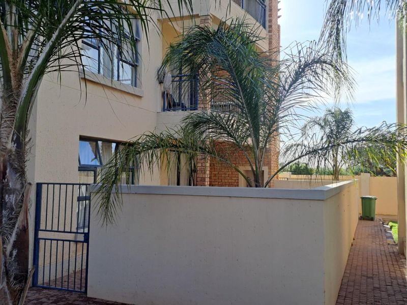 Apartment For Sale in Heuwelsig, Kimberley - Photo 5