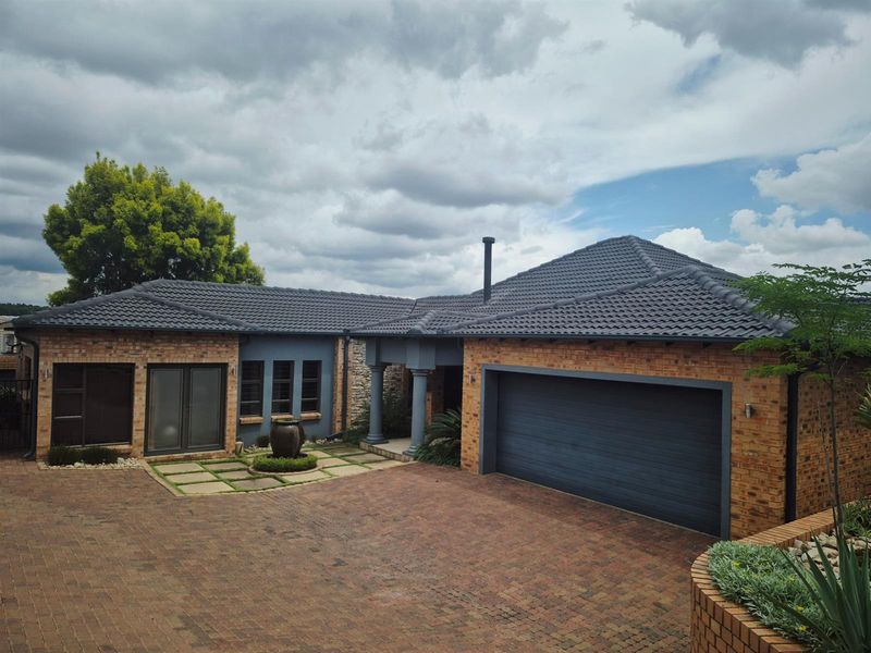Modern Luxury in Roberts Estate - Photo 1