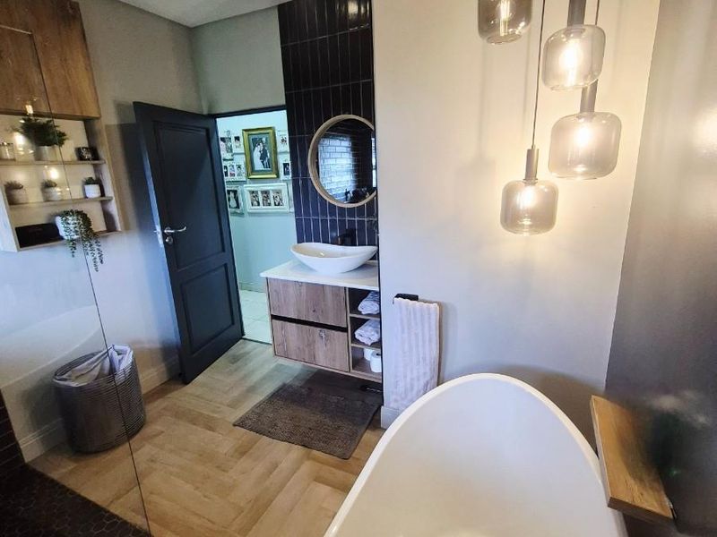 Modern Luxury in Roberts Estate - Photo 8