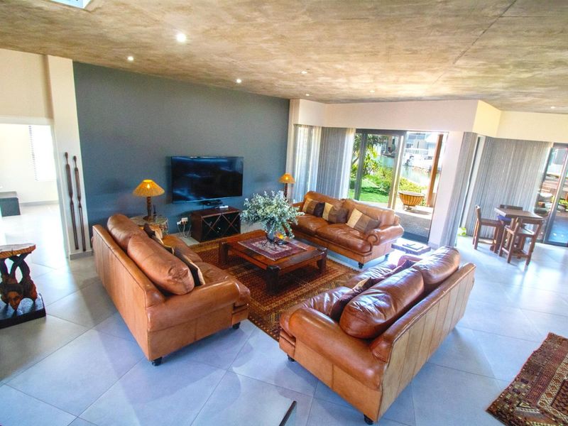 Luxury Canal-Front Home with Private Mooring for 2 Boats | Marina Martinique - Photo 5