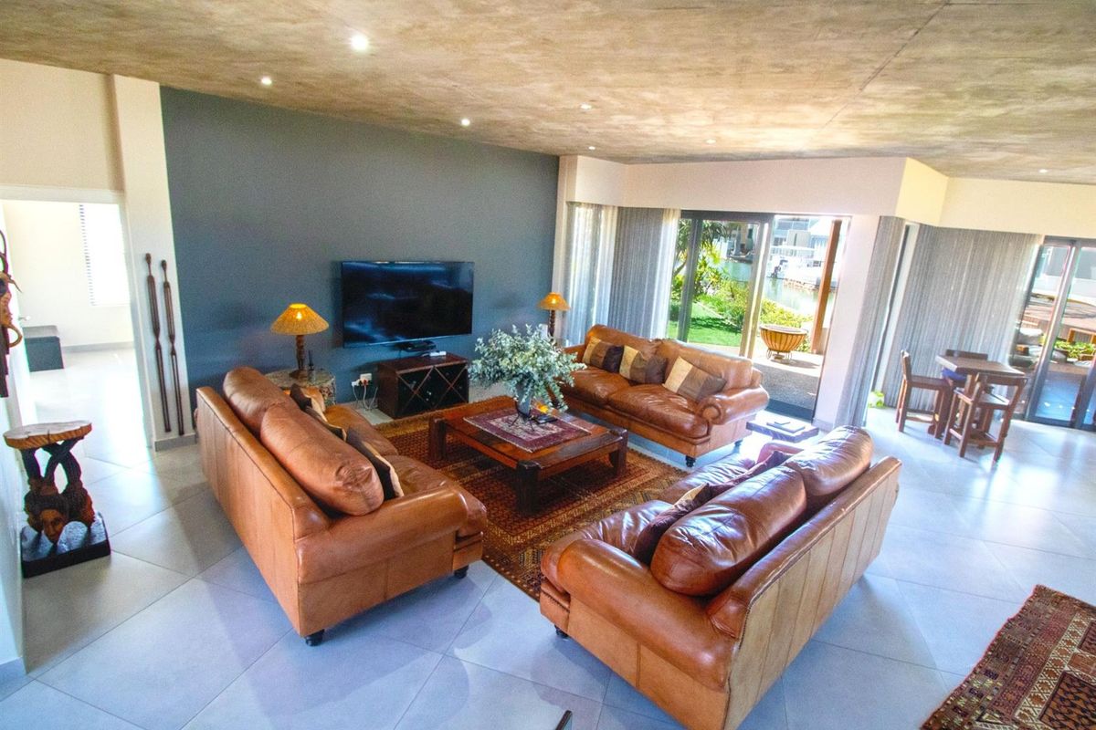 Luxury Canal-Front Home with Private Mooring for 2 Boats | Marina Martinique - Photo 5