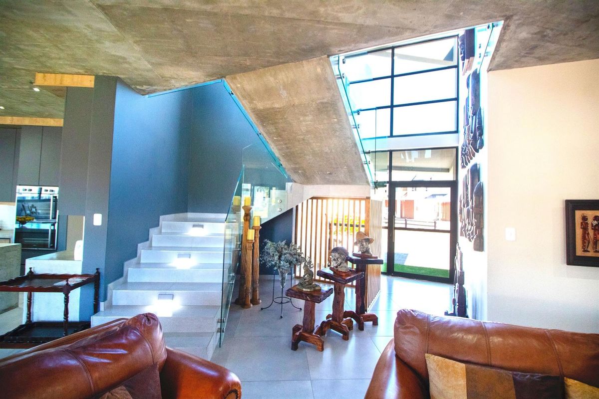 Luxury Canal-Front Home with Private Mooring for 2 Boats | Marina Martinique - Photo 4