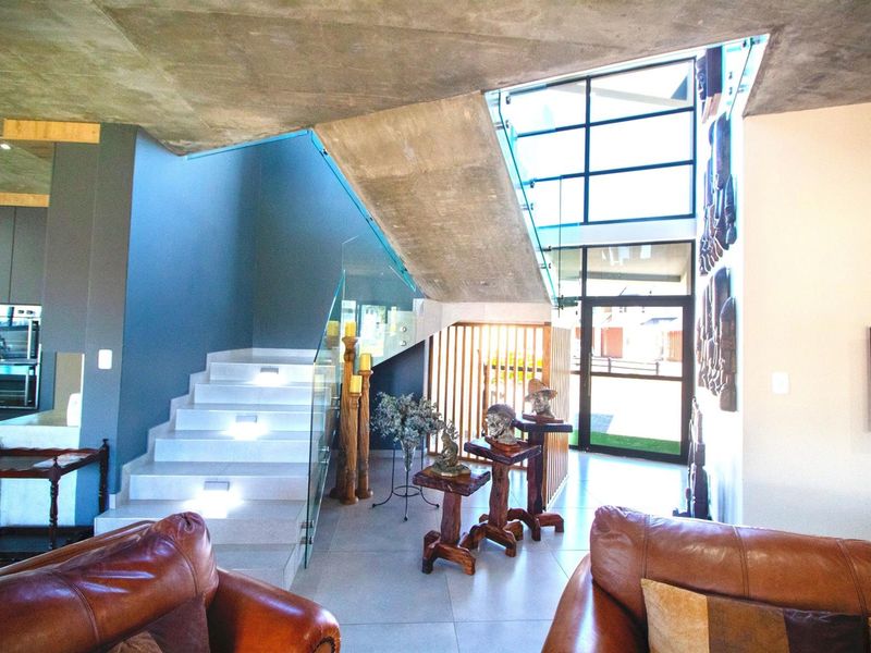 Luxury Canal-Front Home with Private Mooring for 2 Boats | Marina Martinique - Photo 4