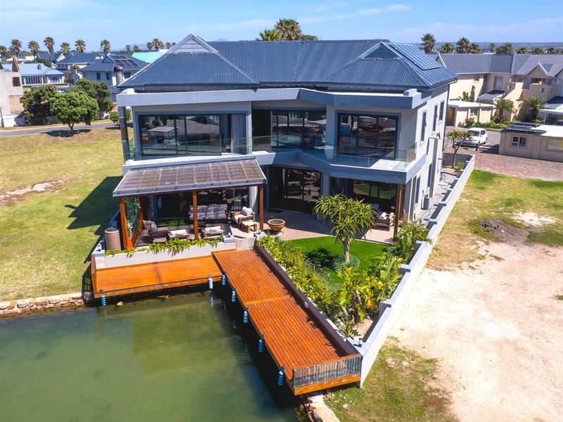 Luxury Canal-Front Home with Private Mooring for 2 Boats | Marina Martinique - Photo 2