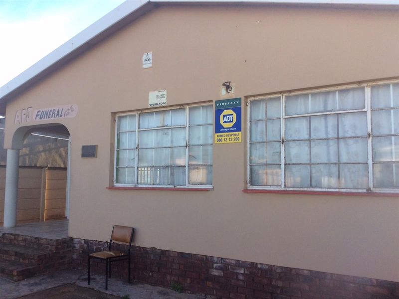 House For Sale in Kwanobuhle, Uitenhage - Photo 2