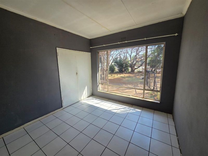 4 Bedroom House For Sale - Photo 10