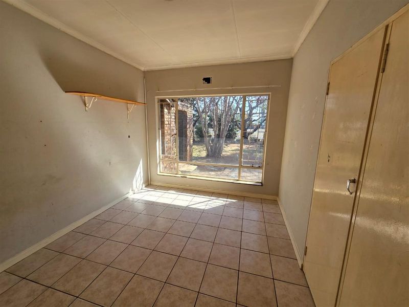 4 Bedroom House For Sale - Photo 9