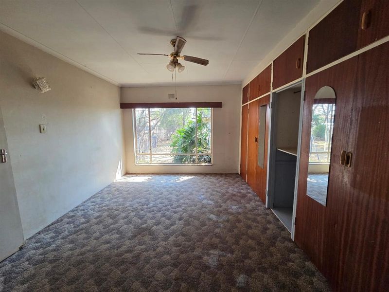 4 Bedroom House For Sale - Photo 7