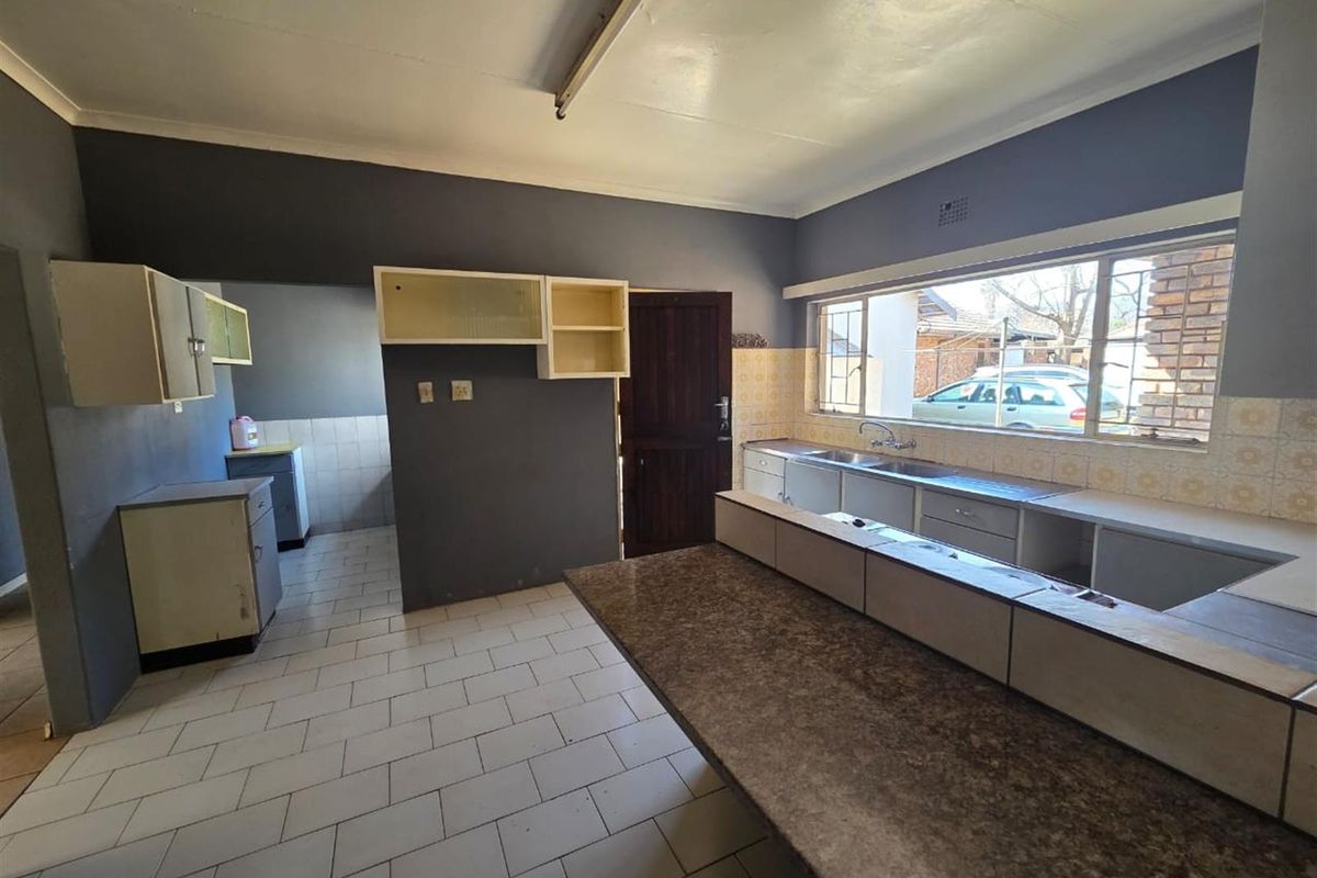 4 Bedroom House For Sale - Photo 4