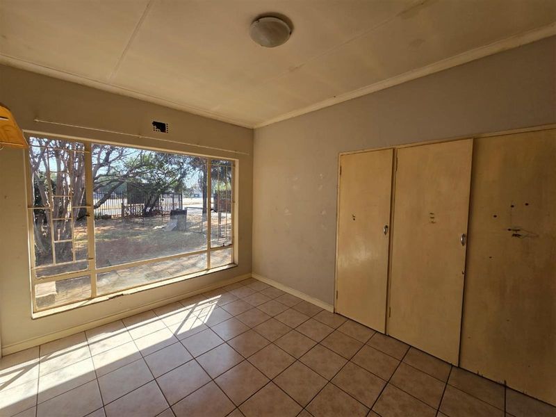 4 Bedroom House For Sale - Photo 8