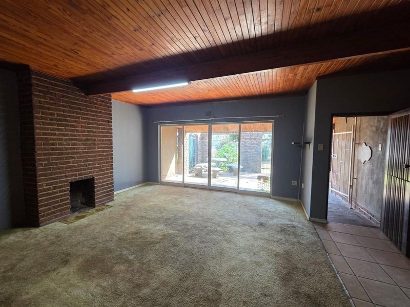 4 Bedroom House For Sale - Photo 2