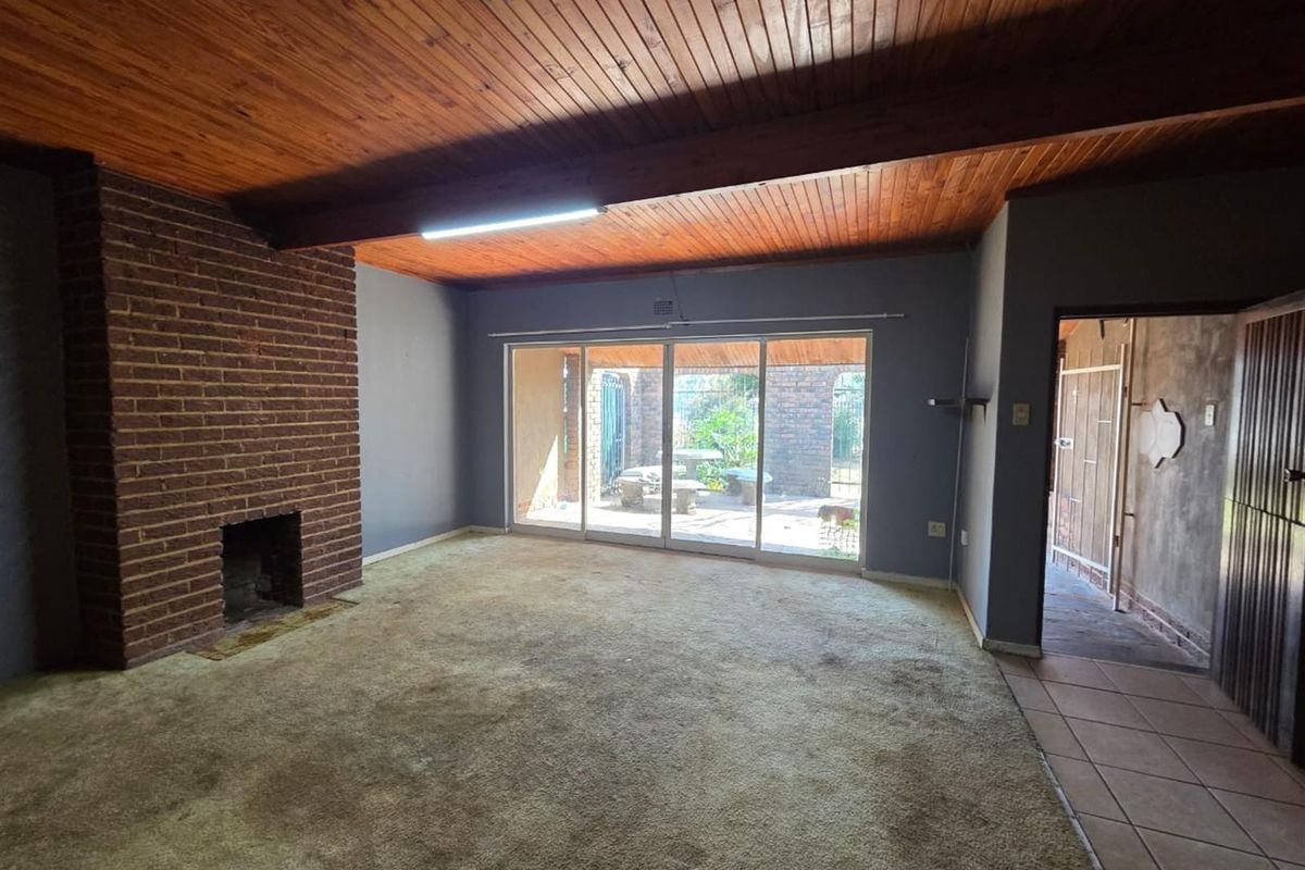 4 Bedroom House For Sale - Photo 2