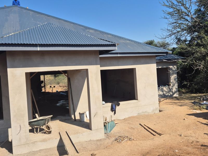 A large house under construction  on one of the best plots in Blyde Wildlife Estate, Hoedspruit - Photo 3