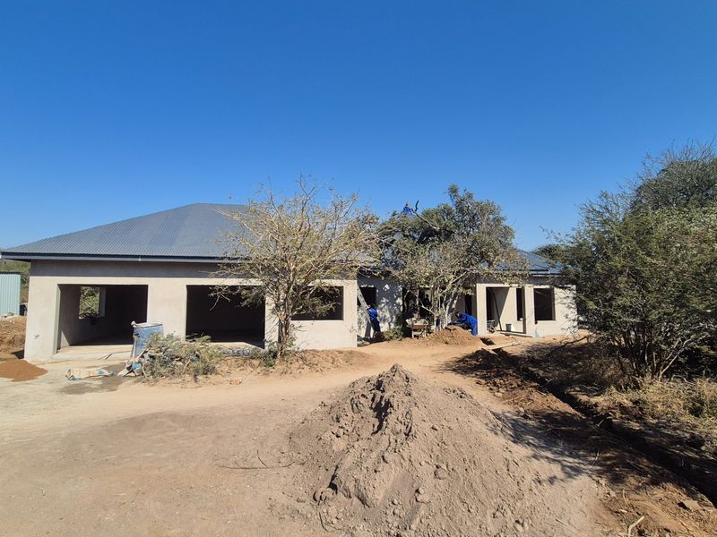 A large house under construction  on one of the best plots in Blyde Wildlife Estate, Hoedspruit - Photo 2