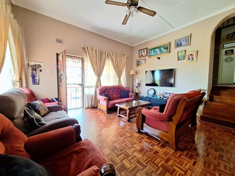 Well-Maintained 4-Bed 3-Bath Home in Stanger Heights - Photo 4