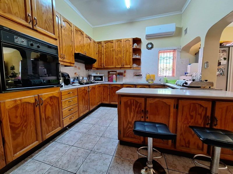 Well-Maintained 4-Bed 3-Bath Home in Stanger Heights - Photo 10