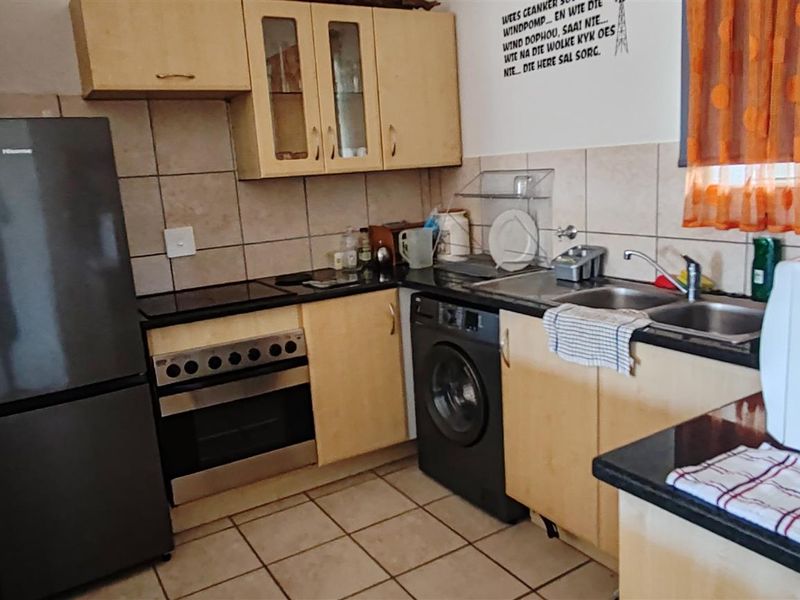 Effortless Beachside Living - Stylish, Spacious and Fully Furnished - Photo 6