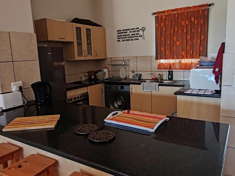 Effortless Beachside Living - Stylish, Spacious and Fully Furnished - Photo 5