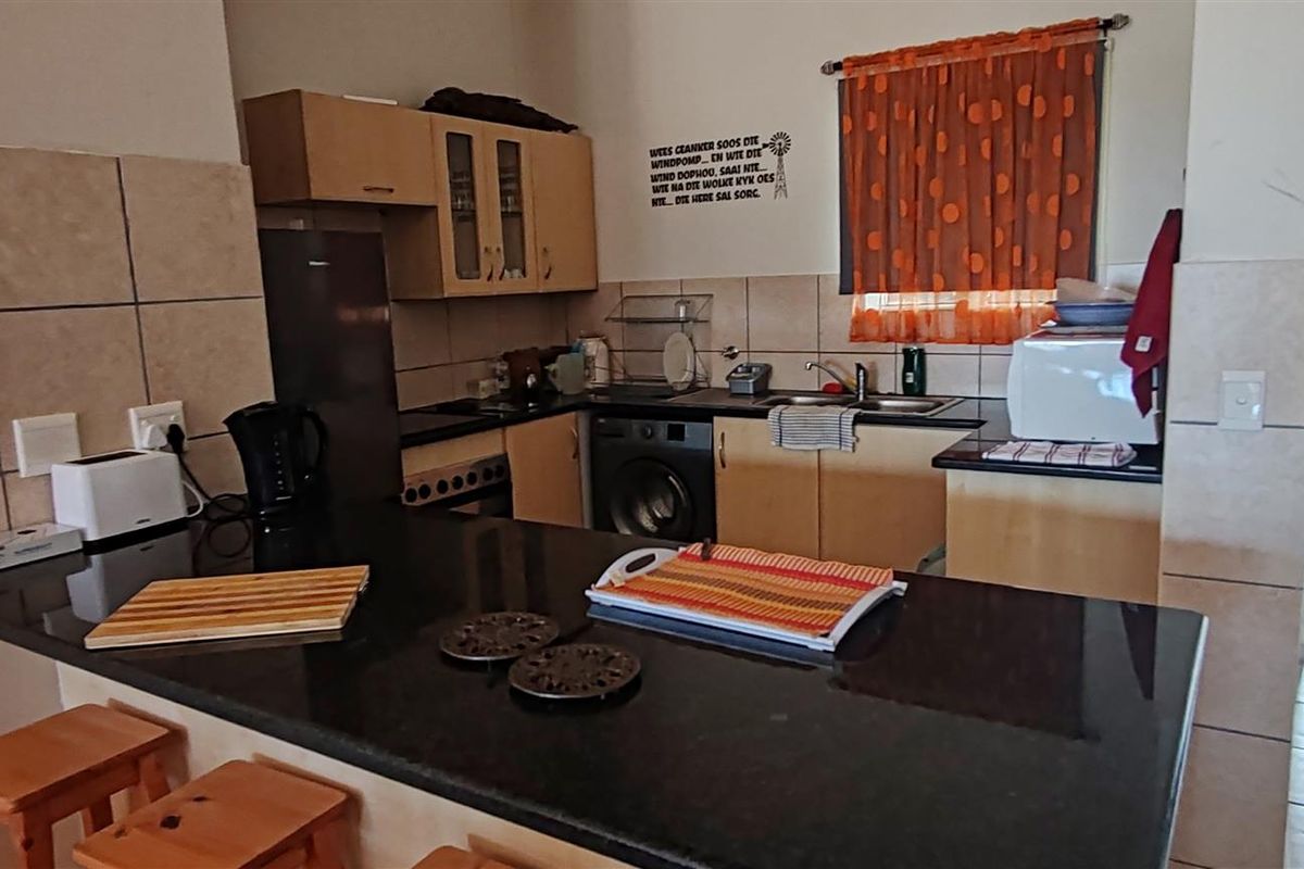 Effortless Beachside Living - Stylish, Spacious and Fully Furnished - Photo 5