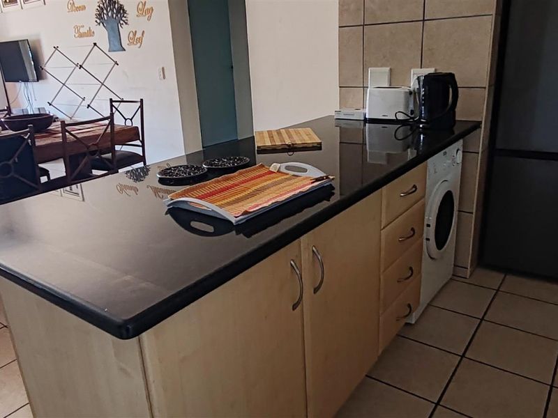 Effortless Beachside Living - Stylish, Spacious and Fully Furnished - Photo 7