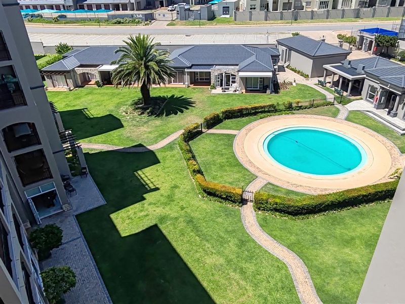 Effortless Beachside Living - Stylish, Spacious and Fully Furnished - Photo 2