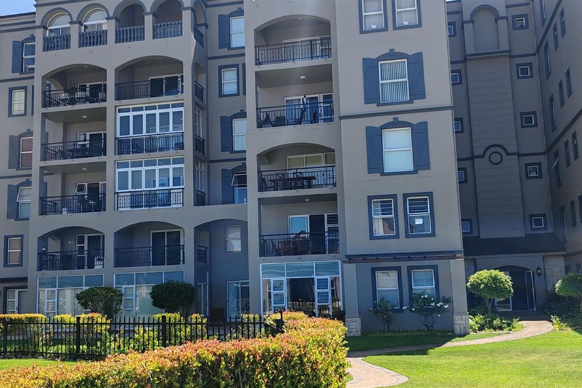 Effortless Beachside Living - Stylish, Spacious and Fully Furnished - Photo 3