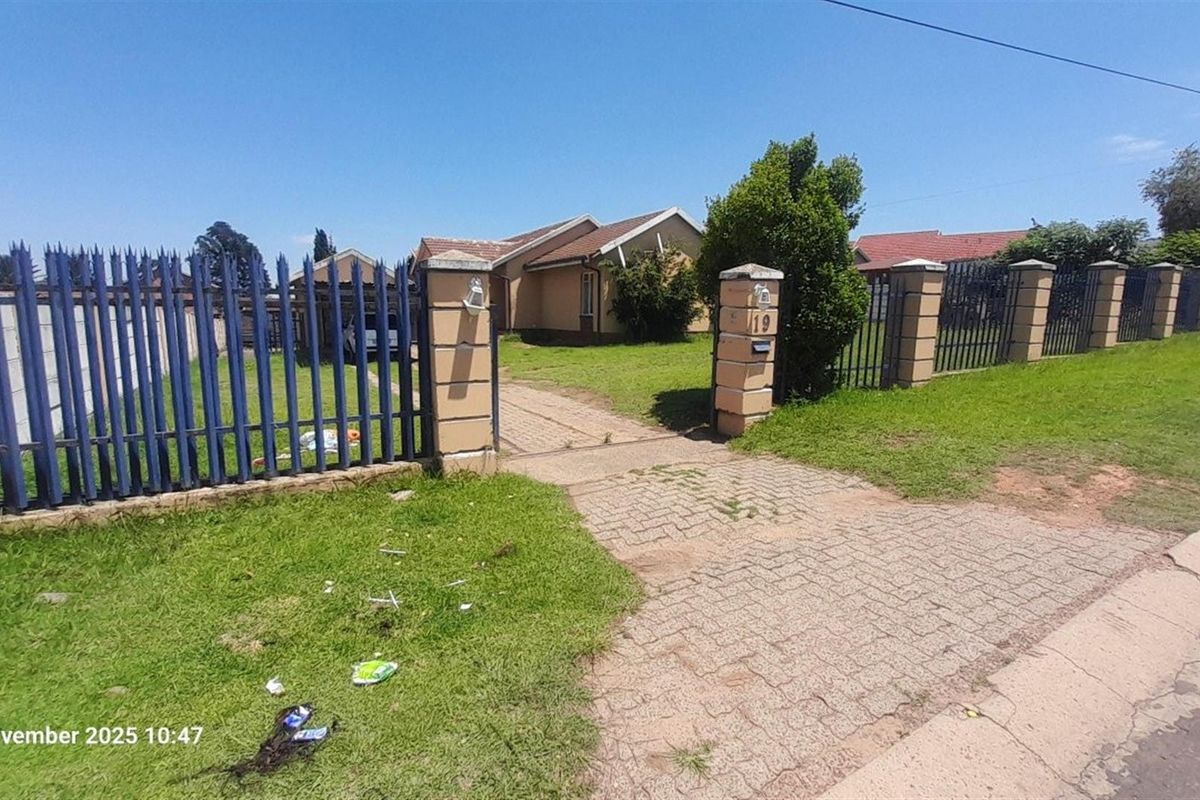 House For Sale in Tasbet Park, Witbank - Photo 3