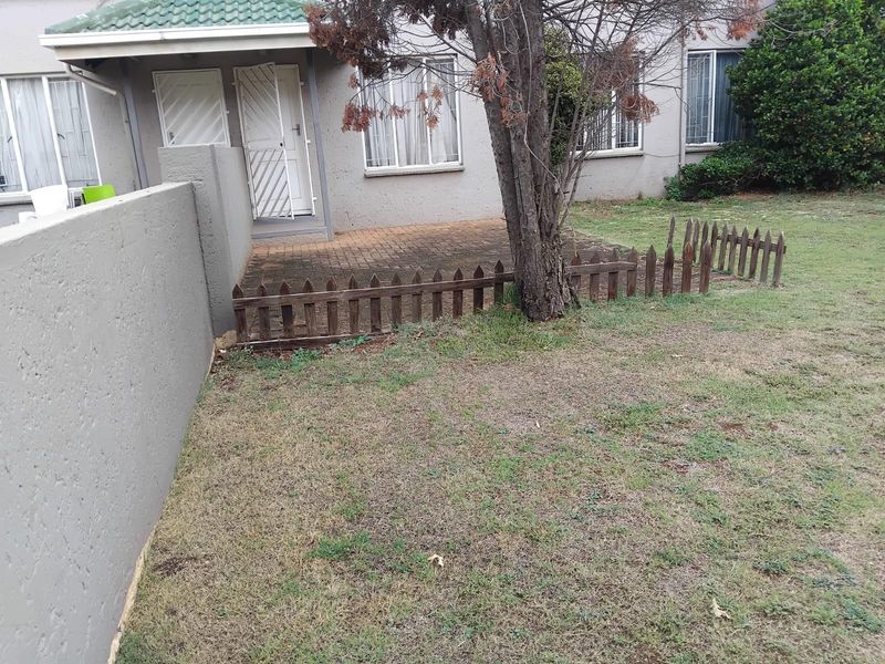 3 Bedroom Apartment For Sale Glen Marais - Photo 1