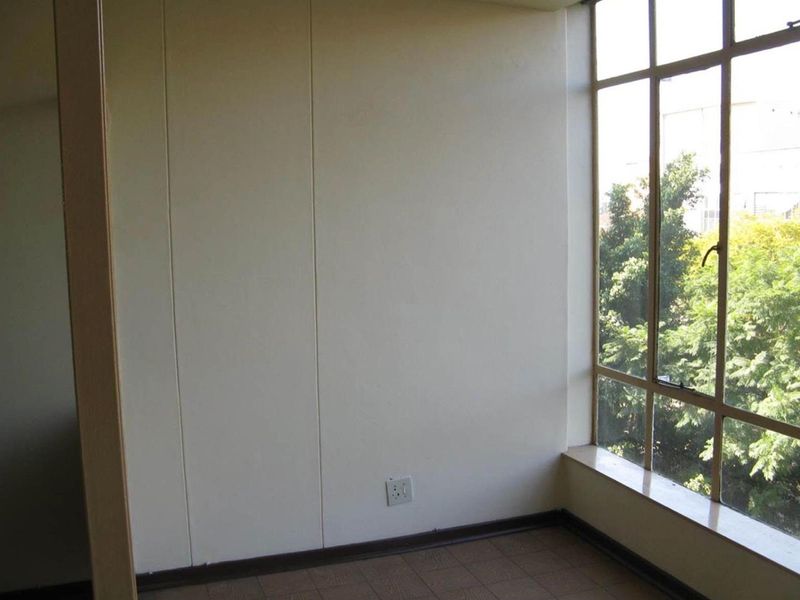 Flats 37 units:Yields  of 10-12 %: Excellent Buy No Transfer Duty - Photo 5