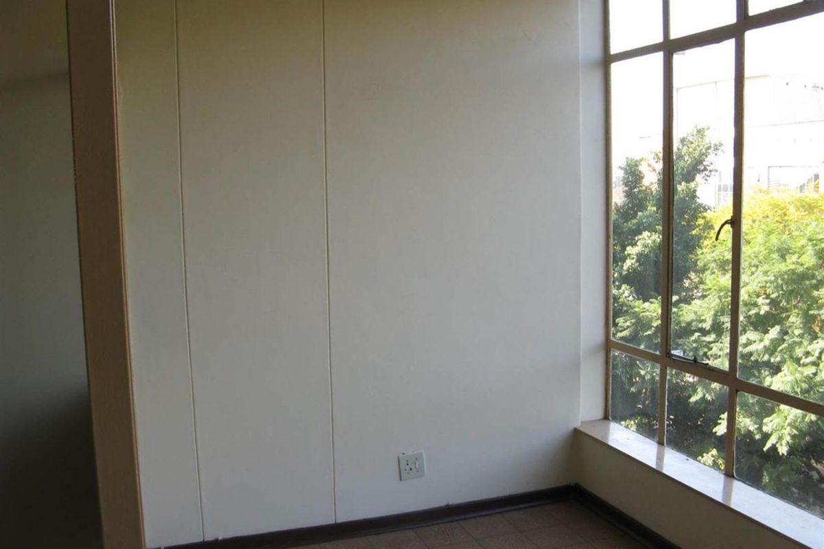 Flats 37 units:Yields  of 10-12 %: Excellent Buy No Transfer Duty - Photo 5