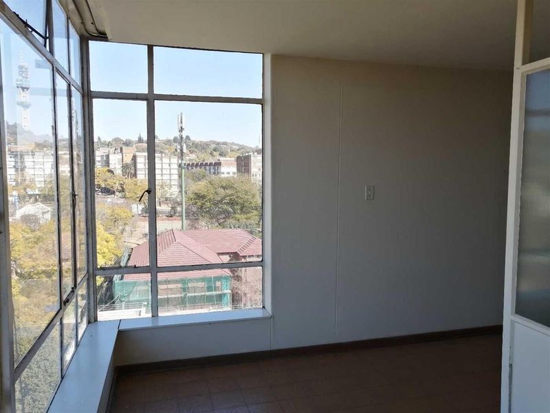 Flats 37 units:Yields  of 10-12 %: Excellent Buy No Transfer Duty - Photo 9