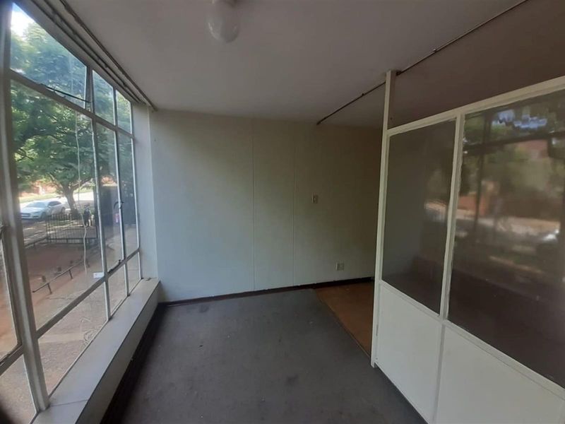 Flats 37 units:Yields  of 10-12 %: Excellent Buy No Transfer Duty - Photo 3