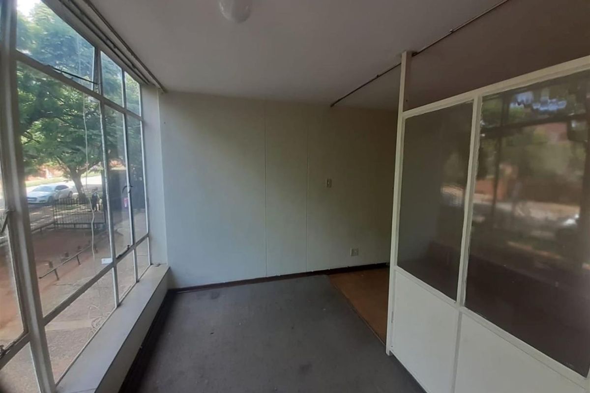 Flats 37 units:Yields  of 10-12 %: Excellent Buy No Transfer Duty - Photo 3