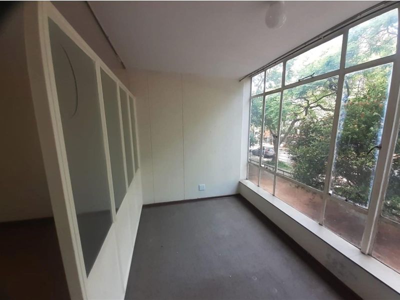 Flats 37 units:Yields  of 10-12 %: Excellent Buy No Transfer Duty - Photo 2