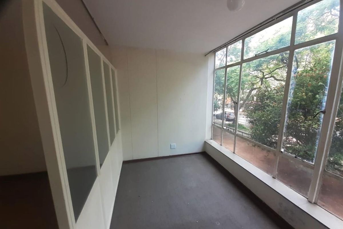 Flats 37 units:Yields  of 10-12 %: Excellent Buy No Transfer Duty - Photo 2