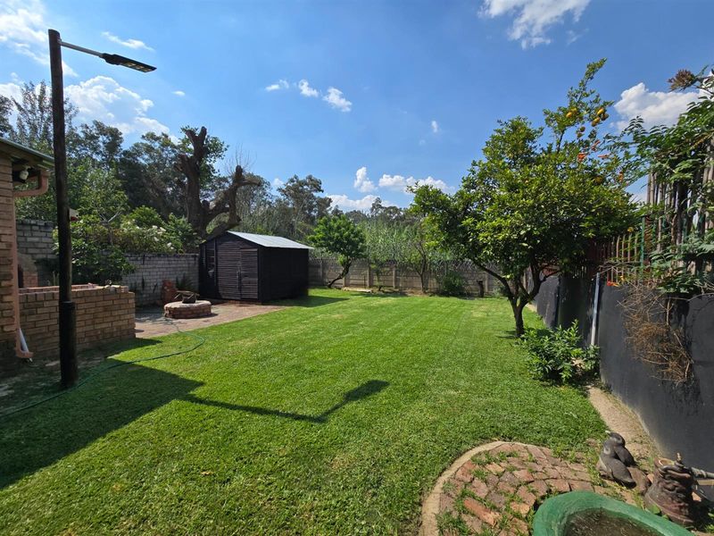 Private Garden Sanctuary in a Serene Complex - Ideal Lock-Up-and-Go Living - Photo 3